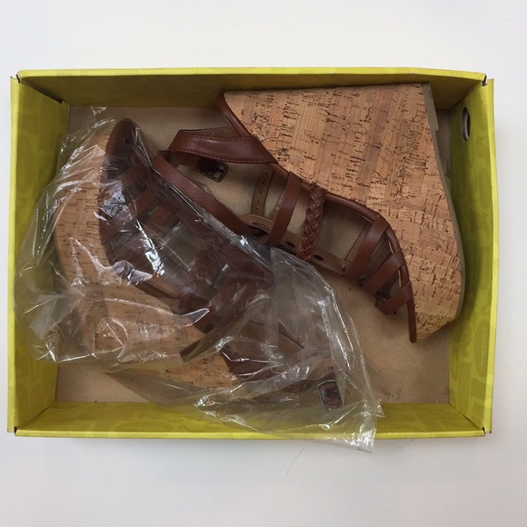 NWT Charlotte Russe Larissa Wedges Size 8 - Picture 2 of 7